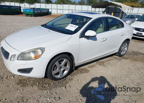 2012 Volvo S60 T5 z USA, uszkodzony, nr VIN YV1622FS2C2123746